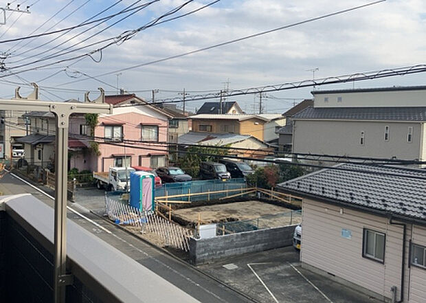 【物件からの展望】眺望を気にして物件を探す場合、前面に建物が建っていないか現地で確認しましょう!前面に建物があると景色はもちろん、日当たりや風通しにも影響が出てきます。住んだ時のことを想像しながら現地見学をしましょう。