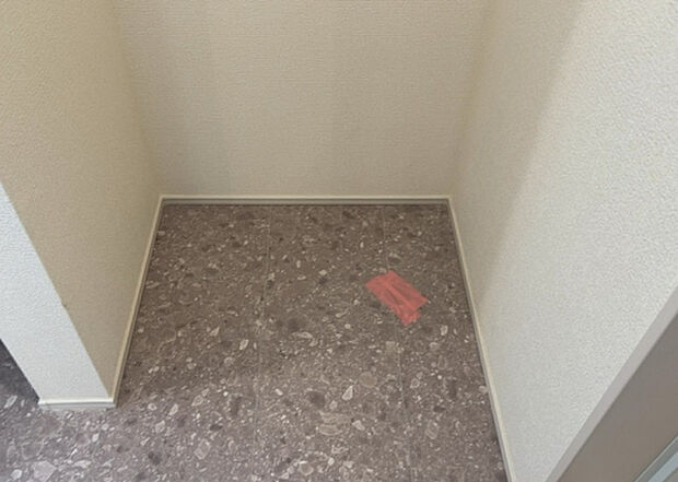 【ランドリースペース】ランドリースペースも気になります。洗濯機置場があり「洗う、干す、取り込む、アイロンがけ、たたむ」など、洗濯に関する家事をするための空間です。広さや収納など付帯設備も含めて、詳細は現地でご確認ください。