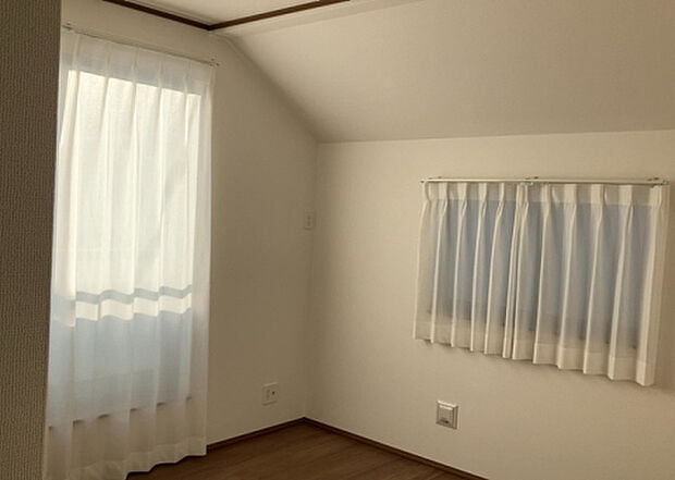 【子供部屋】子供が何人でも年齢によっては、受験時にしっかり壁のある個室があった方が良い場合もあります。難しい問題ですが、兄弟の人数や、性別や年齢差によって状況が異なりますので、数年後のこともしっかり考えましょう。