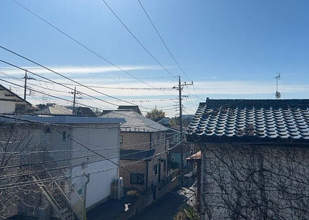 【物件からの展望】眺望を気にして物件を探す場合、前面に建物が建っていないか現地で確認しましょう！前面に建物があると景色はもちろん、日当たりや風通しにも影響が出てきます。住んだ時のことを想像しながら現地見学をしましょう。