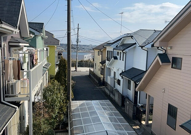 【物件からの展望】眺望を気にして物件を探す場合、前面に建物が建っていないか現地で確認しましょう!前面に建物があると景色はもちろん、日当たりや風通しにも影響が出てきます。住んだ時のことを想像しながら現地見学をしましょう。