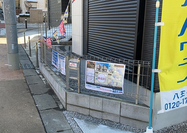 【庭】庭があることでガーデニングや家庭菜園はもちろん、こどもの遊び場やペットを放して遊ぶことができます。また、家の周囲に余裕があるということです。隣地との間があれば、十分な日当たりと、風通しが確保できます。