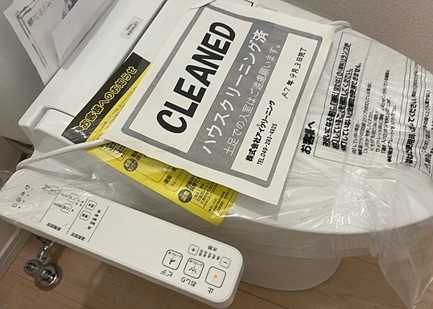 【ウォシュレット（リモコン）】ウォシュレットは、衛生面だけでなく、快適性も向上させる便利な設備です。洗浄機能の種類や水温調節機能など、様々な機能が付いたものが多くあります。リモコンも、操作が簡単で、使いやすいものを選びましょう。