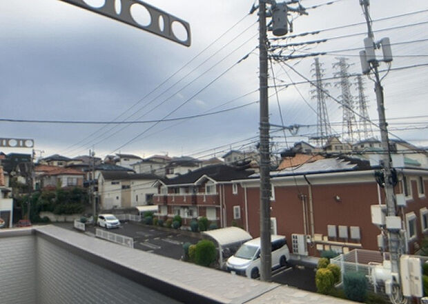 【物件からの展望】眺望を気にして物件を探す場合、前面に建物が建っていないか現地で確認しましょう！前面に建物があると景色はもちろん、日当たりや風通しにも影響が出てきます。住んだ時のことを想像しながら現地見学をしましょう。