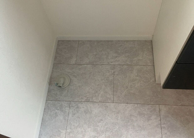 【ランドリースペース】ランドリースペースも気になります。洗濯機置場があり「洗う、干す、取り込む、アイロンがけ、たたむ」など、洗濯に関する家事をするための空間です。広さや収納など付帯設備も含めて、詳細は現地でご確認ください。