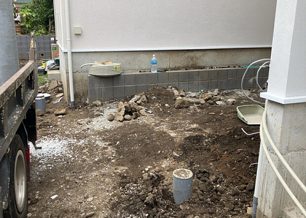 【駐車場】駐車場と明記されていても、最小スペースでつくられた駐車場だと大型車は駐車できなかったり、出入りしにくくなったりする可能性があります。お車のサイズと購入したい物件の駐車場のサイズを現地で確認しましょう。