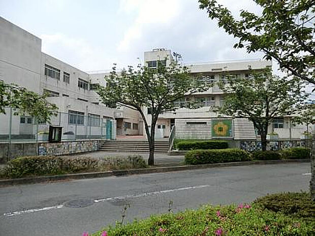 小山田南小学校（約669m）