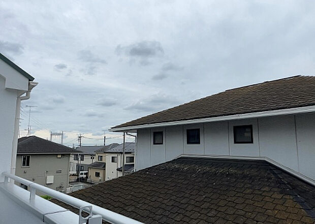 【物件からの展望】眺望を気にして物件を探す場合、前面に建物が建っていないか現地で確認しましょう！前面に建物があると景色はもちろん、日当たりや風通しにも影響が出てきます。住んだ時のことを想像しながら現地見学をしましょう。