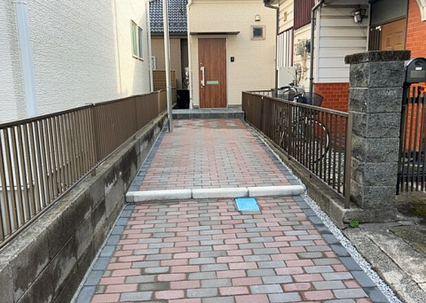 【駐車場】駐車場と明記されていても、最小スペースでつくられた駐車場だと大型車は駐車できなかったり、出入りしにくくなったりする可能性があります。お車のサイズと購入したい物件の駐車場のサイズを現地で確認しましょう。