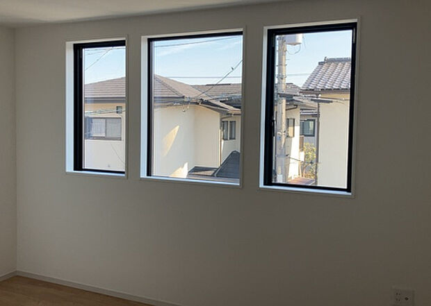 【子供部屋】子供が何人でも年齢によっては、受験時にしっかり壁のある個室があった方が良い場合もあります。難しい問題ですが、兄弟の人数や、性別や年齢差によって状況が異なりますので、数年後のこともしっかり考えましょう。