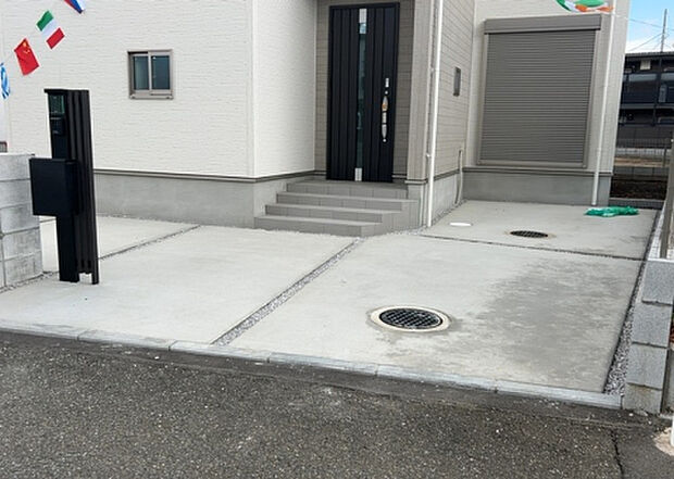 【駐車場】駐車場と明記されていても、最小スペースでつくられた駐車場だと大型車は駐車できなかったり、出入りしにくくなったりする可能性があります。お車のサイズと購入したい物件の駐車場のサイズを現地で確認しましょう。