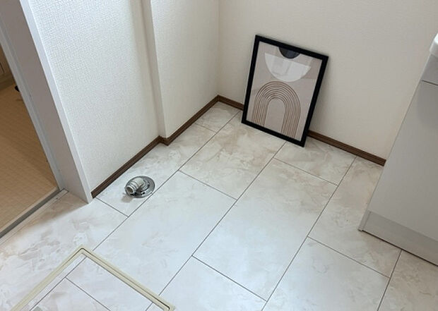 【ランドリースペース】ランドリースペースも気になります。洗濯機置場があり「洗う、干す、取り込む、アイロンがけ、たたむ」など、洗濯に関する家事をするための空間です。広さや収納など付帯設備も含めて、詳細は現地でご確認ください。