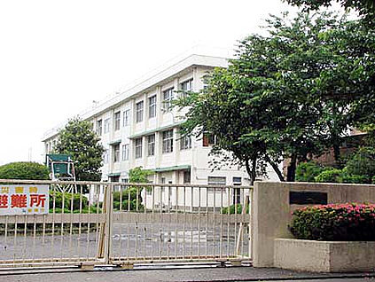 東原小学校 631m(徒歩8分)