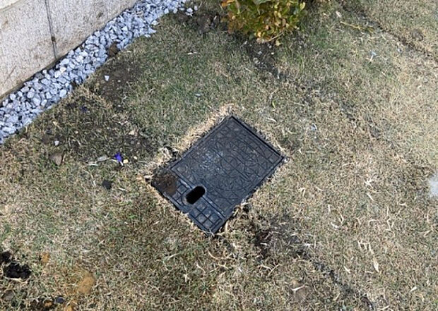 【その他設備】敷地内には、散水栓や立水栓があります。水道水を直接利用できるため、水を運ぶ手間を省くことが出来ます。大量の水を必要とする洗車作業や清掃などに役立ちます。その他設備とあわせて、現地でご確認ください。