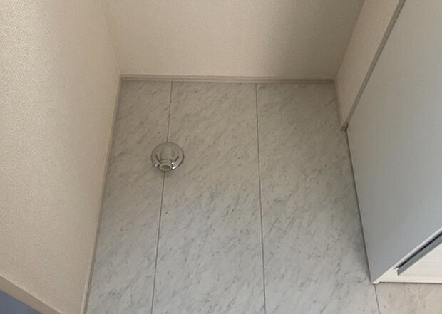 【ランドリースペース】ランドリースペースも気になります。洗濯機置場があり「洗う、干す、取り込む、アイロンがけ、たたむ」など、洗濯に関する家事をするための空間です。広さや収納など付帯設備も含めて、詳細は現地でご確認ください。