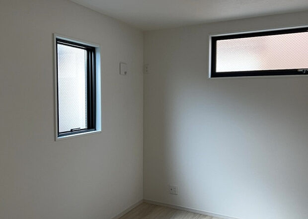 【子供部屋】子供が何人でも年齢によっては、受験時にしっかり壁のある個室があった方が良い場合もあります。難しい問題ですが、兄弟の人数や、性別や年齢差によって状況が異なりますので、数年後のこともしっかり考えましょう。