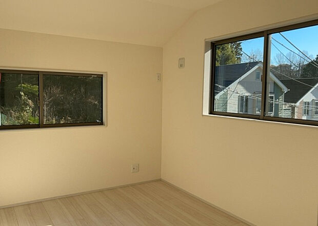 【子供部屋】子供が何人でも年齢によっては、受験時にしっかり壁のある個室があった方が良い場合もあります。難しい問題ですが、兄弟の人数や、性別や年齢差によって状況が異なりますので、数年後のこともしっかり考えましょう。