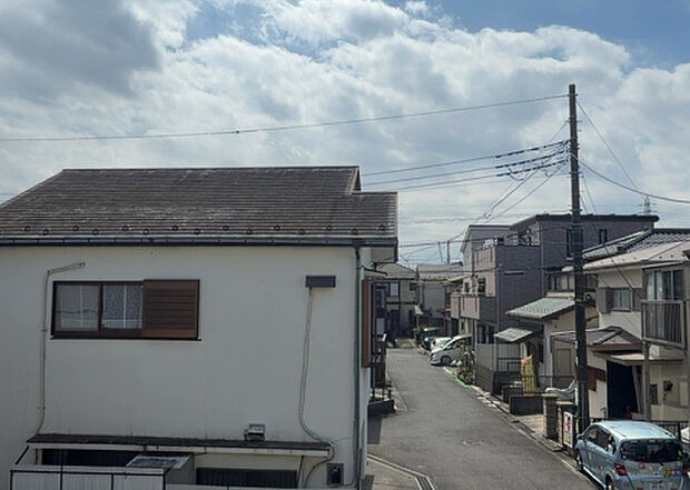 【物件からの展望】眺望を気にして物件を探す場合、前面に建物が建っていないか現地で確認しましょう！前面に建物があると景色はもちろん、日当たりや風通しにも影響が出てきます。住んだ時のことを想像しながら現地見学をしましょう。