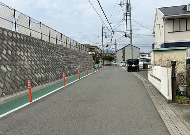 【物件からの展望_2】眺望を気にして物件を探す場合、前面に建物が建っていないか現地で確認しましょう！前面に建物があると景色はもちろん、日当たりや風通しにも影響が出てきます。住んだ時のことを想像しながら現地見学をしましょう。