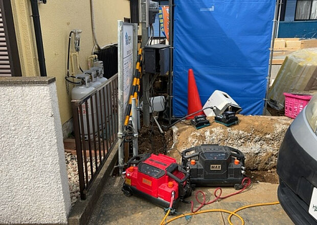 【その他設備】敷地内には、散水栓や立水栓があります。水道水を直接利用できるため、水を運ぶ手間を省くことが出来ます。大量の水を必要とする洗車作業や清掃などに役立ちます。その他設備とあわせて、現地でご確認ください。