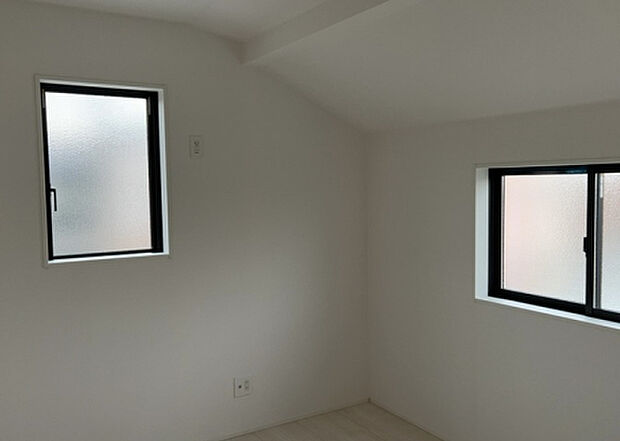 【子供部屋】子供が何人でも年齢によっては、受験時にしっかり壁のある個室があった方が良い場合もあります。難しい問題ですが、兄弟の人数や、性別や年齢差によって状況が異なりますので、数年後のこともしっかり考えましょう。