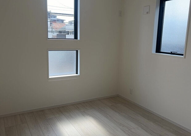 【子供部屋】子供が何人でも年齢によっては、受験時にしっかり壁のある個室があった方が良い場合もあります。難しい問題ですが、兄弟の人数や、性別や年齢差によって状況が異なりますので、数年後のこともしっかり考えましょう。