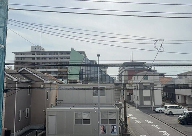 【物件からの展望】眺望を気にして物件を探す場合、前面に建物が建っていないか現地で確認しましょう!前面に建物があると景色はもちろん、日当たりや風通しにも影響が出てきます。住んだ時のことを想像しながら現地見学をしましょう。