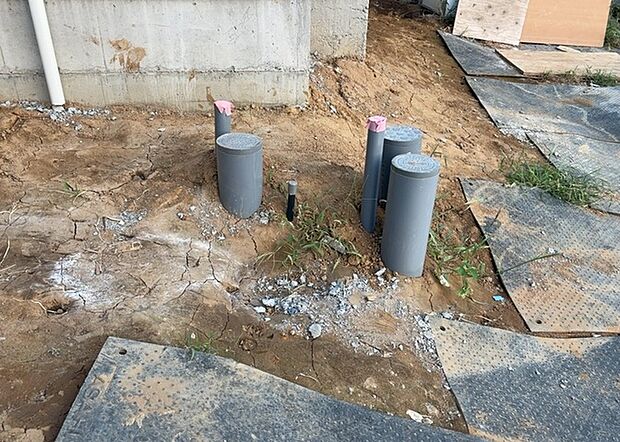 【外水栓】外水栓は、庭の水やりや洗車など、様々な用途に使える便利な設備です。ホースがしっかりと接続できるもの、水圧が安定しているものなど、使い勝手の良いものを選びましょう。また、凍結防止機能が付いているものなら、冬場でも安心して使用できます。