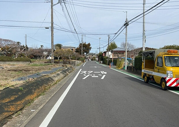 【物件からの展望_2】眺望を気にして物件を探す場合、前面に建物が建っていないか現地で確認しましょう!前面に建物があると景色はもちろん、日当たりや風通しにも影響が出てきます。住んだ時のことを想像しながら現地見学をしましょう。