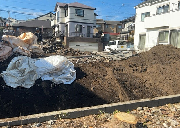 【その他設備】敷地内には、散水栓や立水栓があります。水道水を直接利用できるため、水を運ぶ手間を省くことが出来ます。大量の水を必要とする洗車作業や清掃などに役立ちます。その他設備とあわせて、現地でご確認ください。