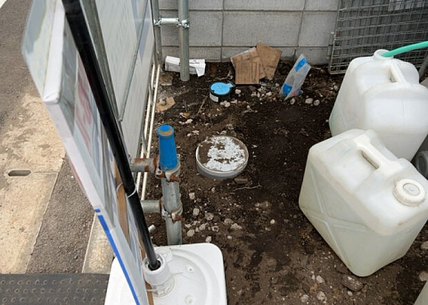 【その他設備】敷地内には、散水栓や立水栓があります。水道水を直接利用できるため、水を運ぶ手間を省くことが出来ます。大量の水を必要とする洗車作業や清掃などに役立ちます。その他設備とあわせて、現地でご確認ください。