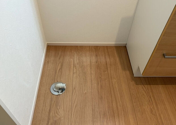 【ランドリースペース】ランドリースペースも気になります。洗濯機置場があり「洗う、干す、取り込む、アイロンがけ、たたむ」など、洗濯に関する家事をするための空間です。広さや収納など付帯設備も含めて、詳細は現地でご確認ください。