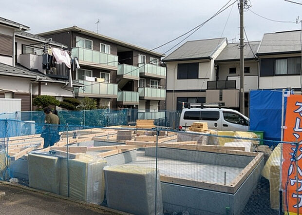 【庭】庭があることでガーデニングや家庭菜園はもちろん、こどもの遊び場やペットを放して遊ぶことができます。また、家の周囲に余裕があるということです。隣地との間があれば、十分な日当たりと、風通しが確保できます。