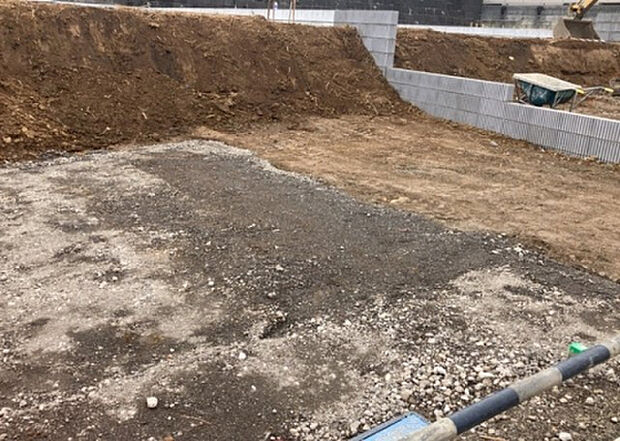 【駐車場_2】駐車場と明記されていても、最小スペースでつくられた駐車場だと大型車は駐車できなかったり、出入りしにくくなったりする可能性があります。お車のサイズと購入したい物件の駐車場のサイズを現地で確認しましょう。