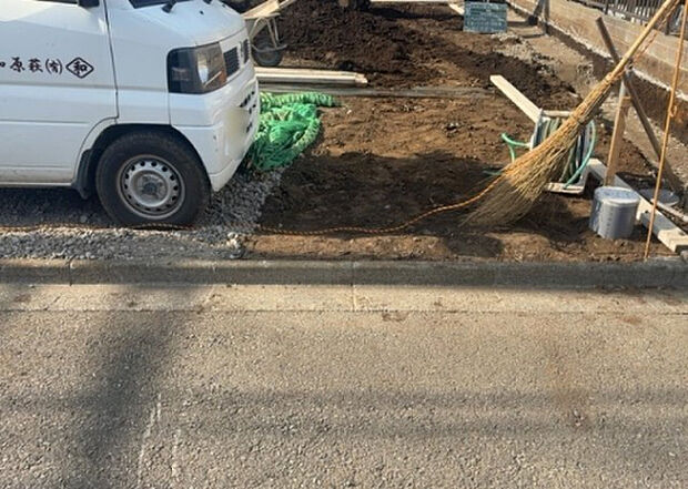 【駐車場_2】駐車場と明記されていても、最小スペースでつくられた駐車場だと大型車は駐車できなかったり、出入りしにくくなったりする可能性があります。お車のサイズと購入したい物件の駐車場のサイズを現地で確認しましょう。