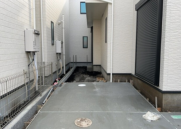 【庭】庭があることでガーデニングや家庭菜園はもちろん、こどもの遊び場やペットを放して遊ぶことができます。また、家の周囲に余裕があるということです。隣地との間があれば、十分な日当たりと、風通しが確保できます。