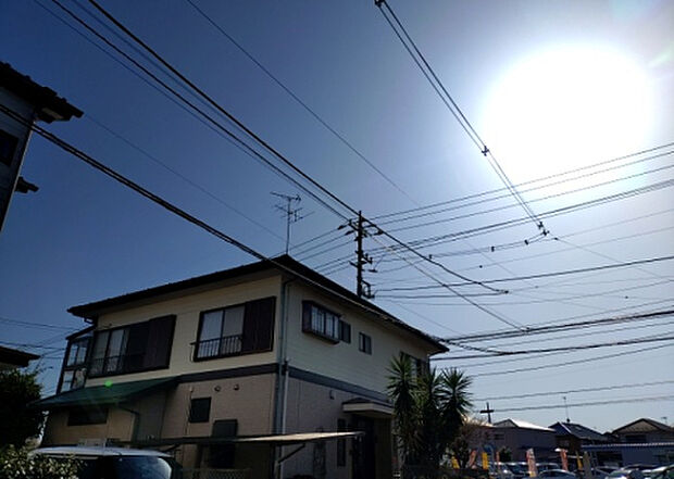 【物件からの展望_2】眺望を気にして物件を探す場合、前面に建物が建っていないか現地で確認しましょう！前面に建物があると景色はもちろん、日当たりや風通しにも影響が出てきます。住んだ時のことを想像しながら現地見学をしましょう。