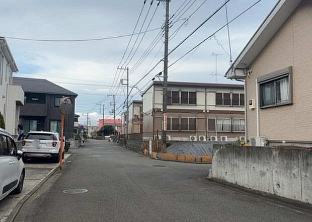 【物件からの展望_2】眺望を気にして物件を探す場合、前面に建物が建っていないか現地で確認しましょう！前面に建物があると景色はもちろん、日当たりや風通しにも影響が出てきます。住んだ時のことを想像しながら現地見学をしましょう。
