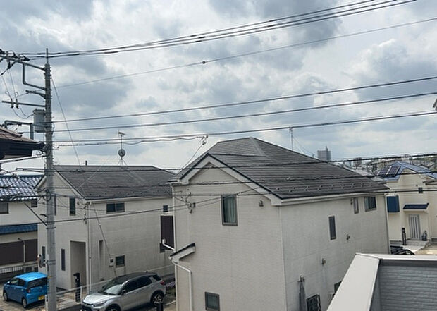 【物件からの展望】眺望を気にして物件を探す場合、前面に建物が建っていないか現地で確認しましょう！前面に建物があると景色はもちろん、日当たりや風通しにも影響が出てきます。住んだ時のことを想像しながら現地見学をしましょう。