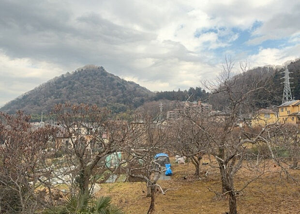 【物件からの展望】眺望を気にして物件を探す場合、前面に建物が建っていないか現地で確認しましょう!前面に建物があると景色はもちろん、日当たりや風通しにも影響が出てきます。住んだ時のことを想像しながら現地見学をしましょう。
