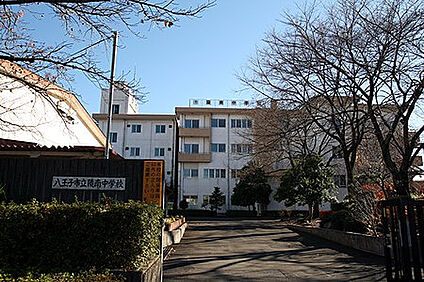 陵南中学校 676m(徒歩9分)