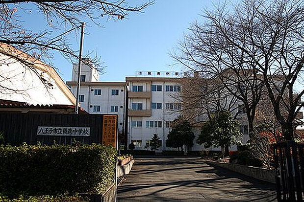 陵南中学校（約676m）