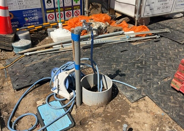 【その他設備】敷地内には、散水栓や立水栓があります。水道水を直接利用できるため、水を運ぶ手間を省くことが出来ます。大量の水を必要とする洗車作業や清掃などに役立ちます。その他設備とあわせて、現地でご確認ください。