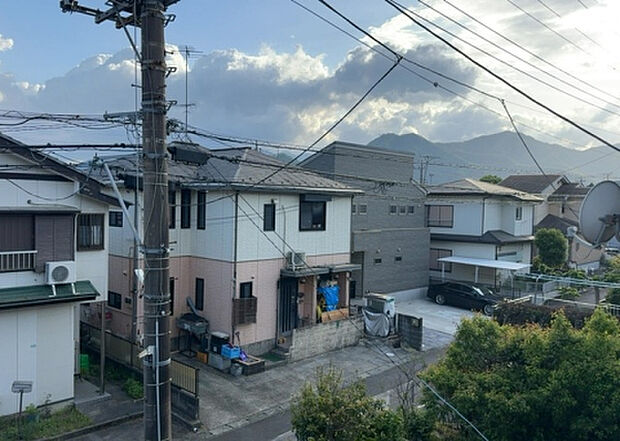 【物件からの展望】眺望を気にして物件を探す場合、前面に建物が建っていないか現地で確認しましょう!前面に建物があると景色はもちろん、日当たりや風通しにも影響が出てきます。住んだ時のことを想像しながら現地見学をしましょう。