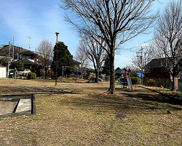紙谷公園(約70m)