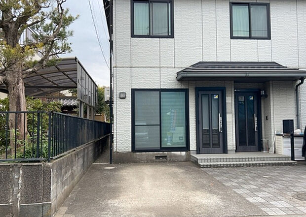 【物件からの展望_2】眺望を気にして物件を探す場合、前面に建物が建っていないか現地で確認しましょう!前面に建物があると景色はもちろん、日当たりや風通しにも影響が出てきます。住んだ時のことを想像しながら現地見学をしましょう。
