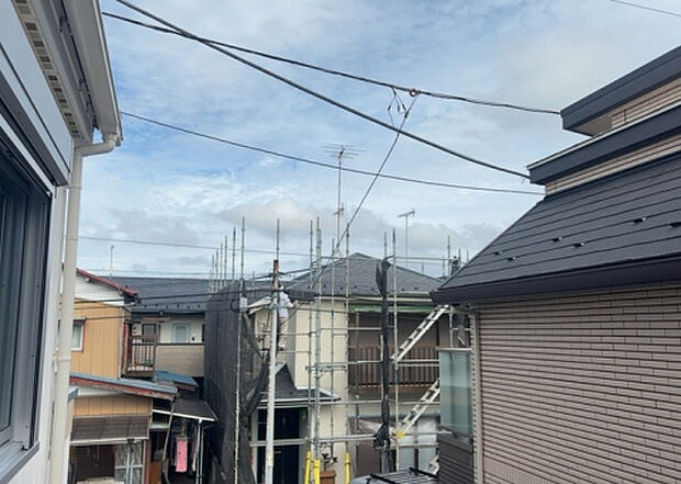 【物件からの展望】眺望を気にして物件を探す場合、前面に建物が建っていないか現地で確認しましょう!前面に建物があると景色はもちろん、日当たりや風通しにも影響が出てきます。住んだ時のことを想像しながら現地見学をしましょう。