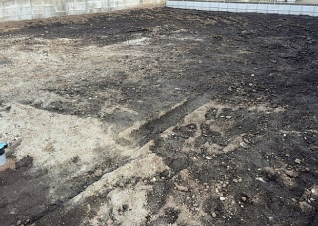 【玄関_2】玄関は、狭すぎると複数人で使いにくく、広すぎても無駄な空間になりがちです。最低2畳を目安にして、家の広さとの兼ね合いや家族の人数を考慮して決めるとよいでしょう。現地を見学して快適な玄関を選びましょう!