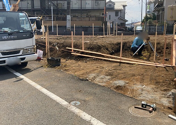 【駐車場_2】駐車場と明記されていても、最小スペースでつくられた駐車場だと大型車は駐車できなかったり、出入りしにくくなったりする可能性があります。お車のサイズと購入したい物件の駐車場のサイズを現地で確認しましょう。