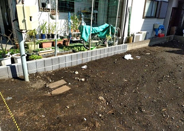 【玄関_2】玄関は、狭すぎると複数人で使いにくく、広すぎても無駄な空間になりがちです。最低2畳を目安にして、家の広さとの兼ね合いや家族の人数を考慮して決めるとよいでしょう。現地を見学して快適な玄関を選びましょう!